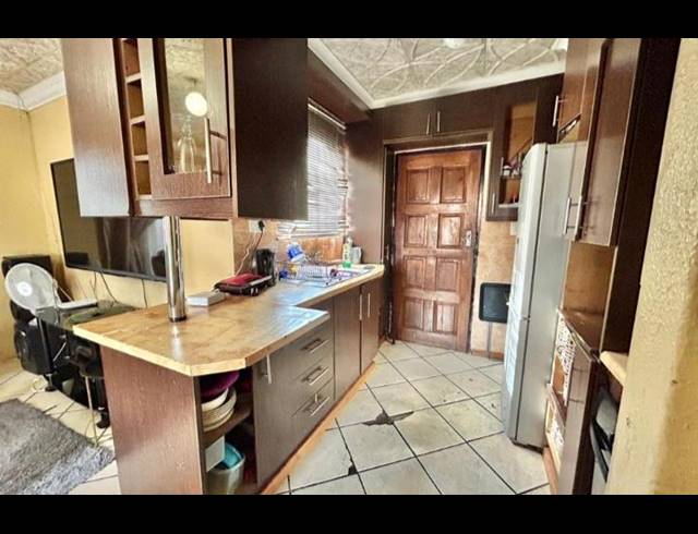 3 BEDROOM HOUSE FOR SALE IN CLAYVILLE